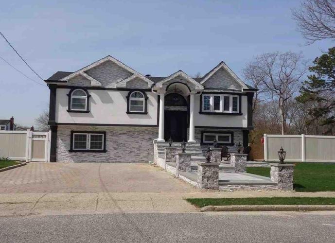 Mayflower Ave, Brentwood, NY 11717