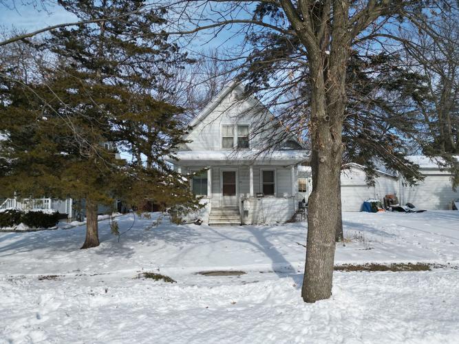 1st St, Oelwein, IA 50662