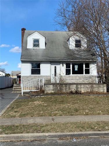 Henry St, Roosevelt, NY 11575