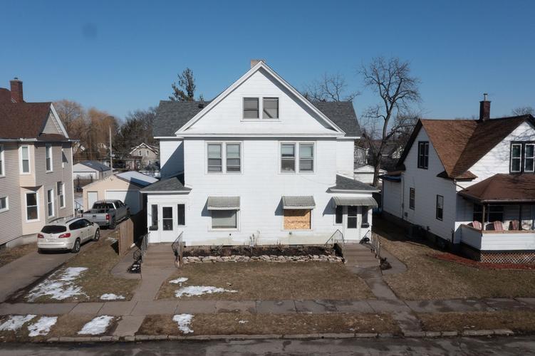 Pleasant St, Davenport, IA 52804