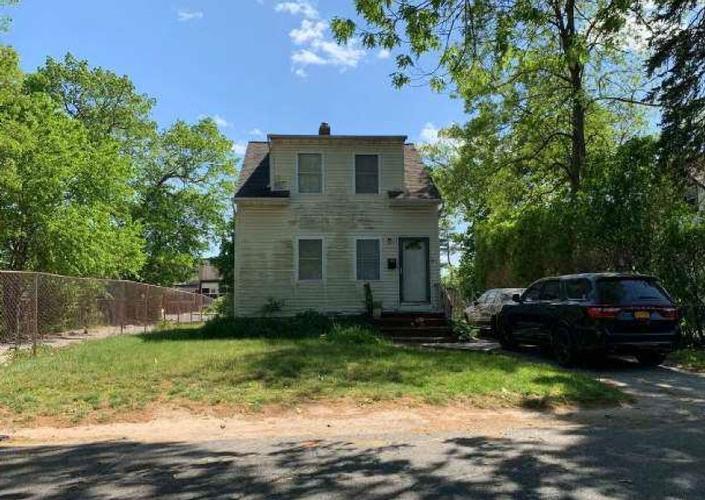 Smith St, Amityville, NY 11701