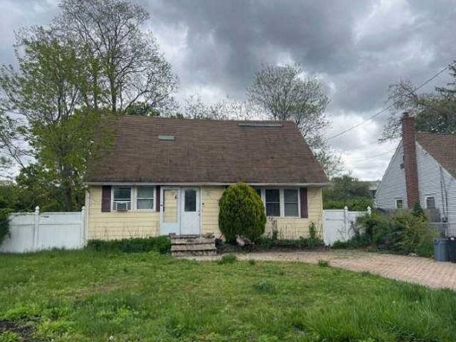 Lakewood Ave, Ronkonkoma, NY 11779