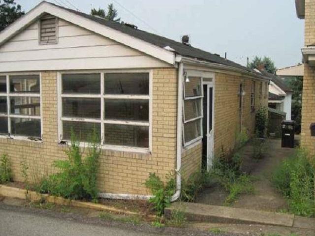 Wall St, Glassport, PA 15045