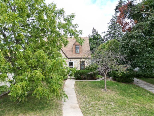 5576 N IROQUOIS AVE  , Milwaukee, WI 53217 