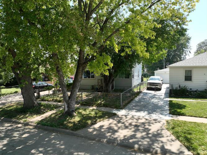 2529 AVE F  , Council Bluffs, IA 51501 