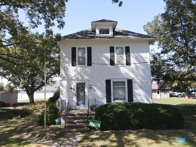 404 S 4TH ST  , Montezuma, IA 50171 
