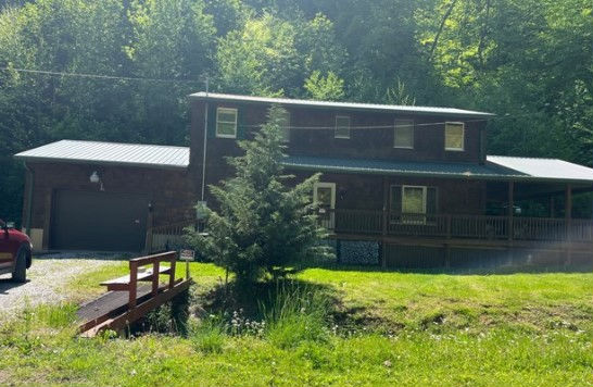 1867 Branch Road , Belle, WV 25015 