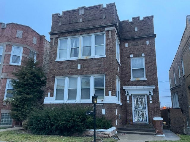 8242 S May St , Chicago, IL 60620 