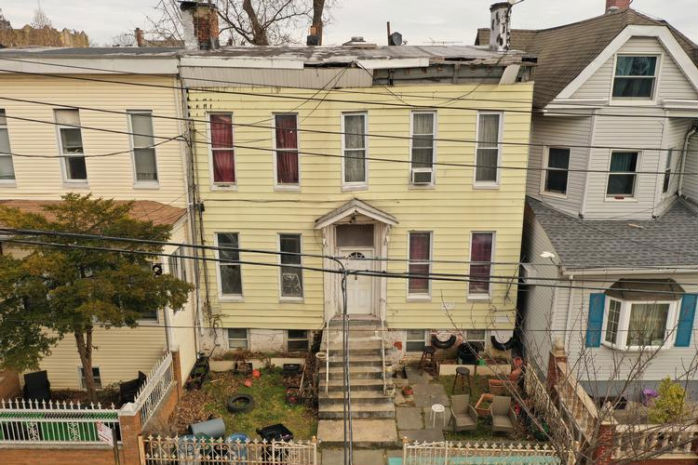 117 CLEVELAND ST  , Brooklyn, NY 11208 