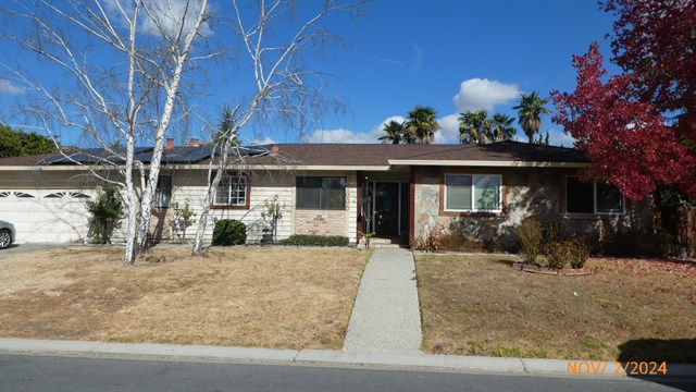 1005 S Ridgemark Dr , Hollister, CA 95023 