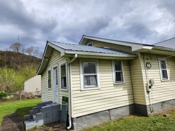 100 PERSIMMON ST  , Hazard, KY 41701 
