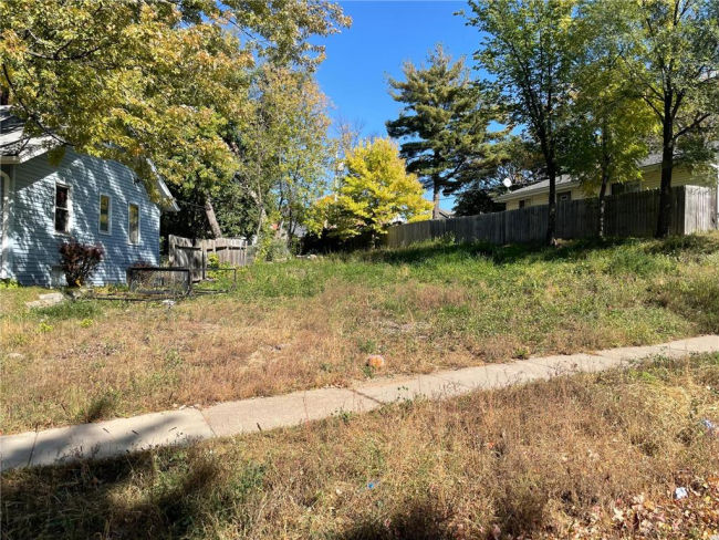1213 3rd Street E  , Saint Paul, MN 55106 