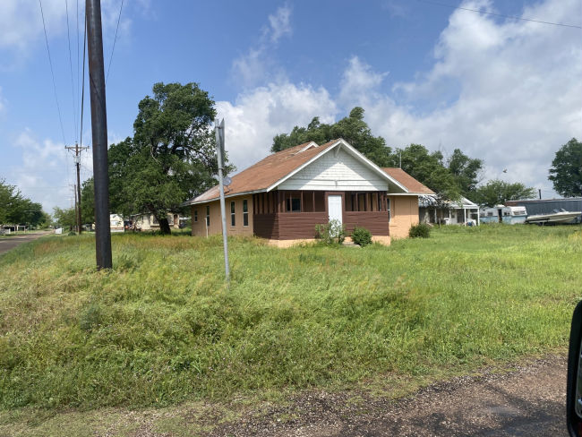 211 S Texas St  , Shamrock, TX 79079 