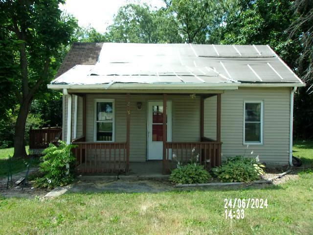 215 N CLEVELAND AVE  , Thayer, IL 62689 