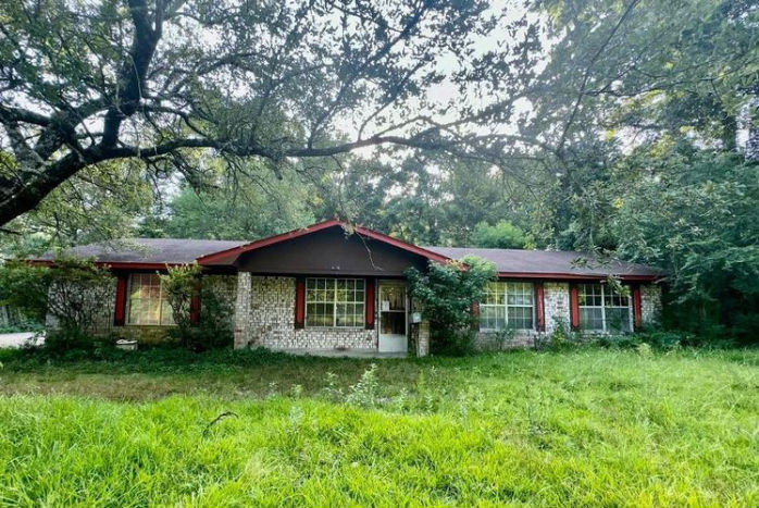 9175 COLLINSTON RD  , Bastrop, LA 71220 