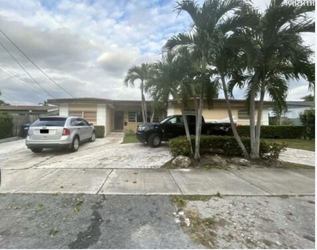 18715 NE 18TH AVE  , Miami, FL 33179 