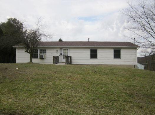 Horseshoe Ln, Vestal, NY 13850