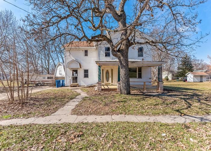 3rd St, Cordova, IL 61242