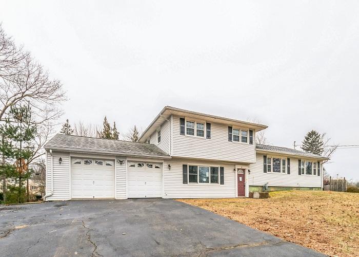 Golf Course Rd, Succasunna, NJ 07876