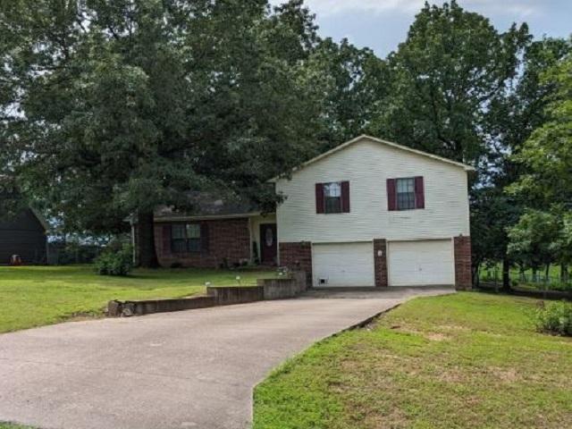 Mockingbird Ln, Clarksville, AR 72830
