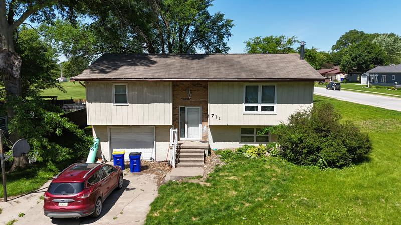 711 12TH ST  , Kalona, IA 52247 
