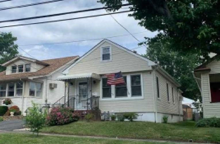 136 E 4TH ST  , Clifton, NJ 07011 