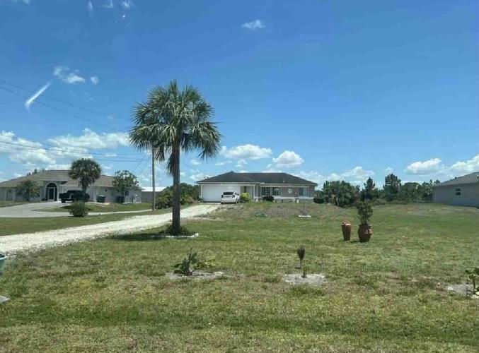 1065 47TH AVE NE  , Naples, FL 34120 