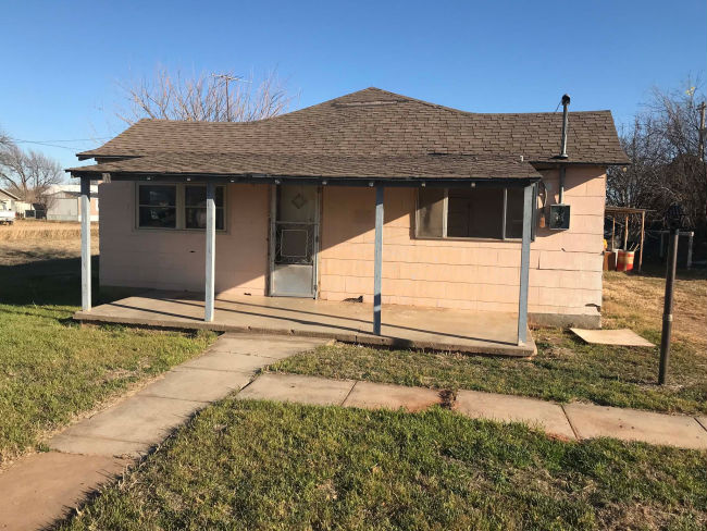 518 N Wilbarger St  , Electra, TX 76360 