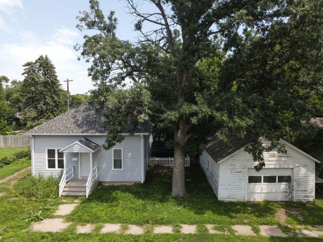 108 W GLENVIL ST  , Clay Center, NE 68933 