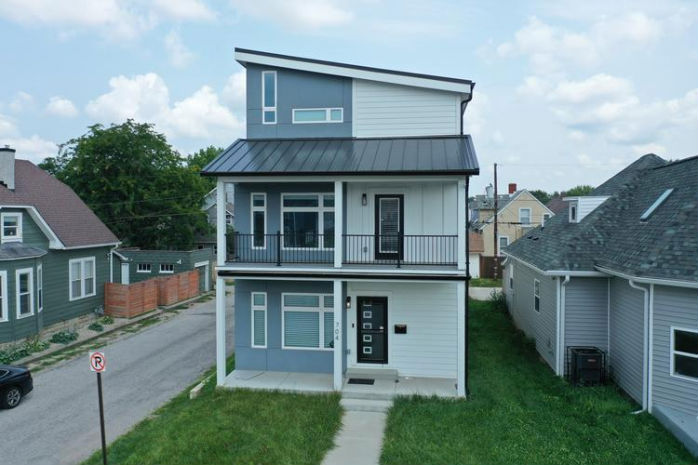 704 PKWY AVE  , Indianapolis, IN 46203 