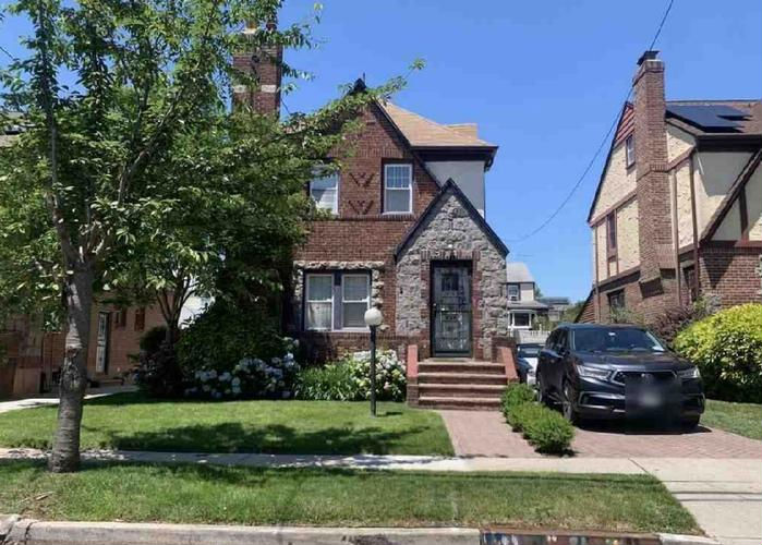 13538 227TH ST  , Laurelton, NY 11413 