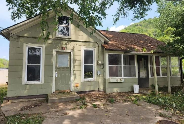 92 FALLS ST  , Hokah, MN 55941 
