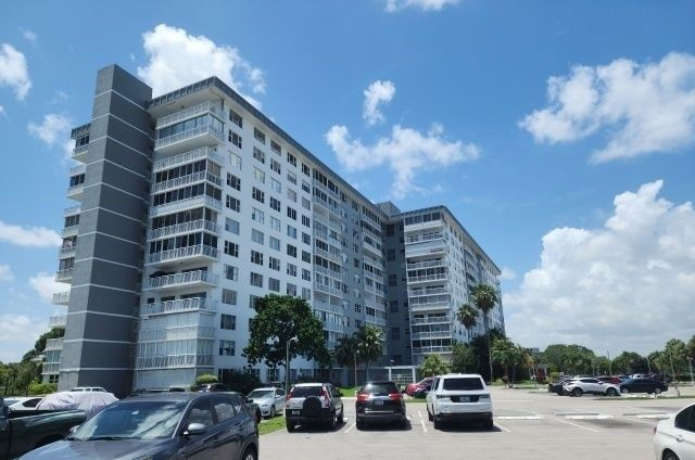 3800  Hillcrest Dr Apt 921 , Hollywood, FL 33021 