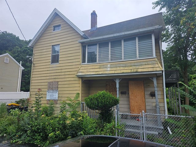 14 Smith St , Ansonia, CT 06401 