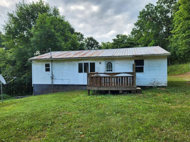 2704 FISHING CRK RD  , Yosemite, KY 42566 