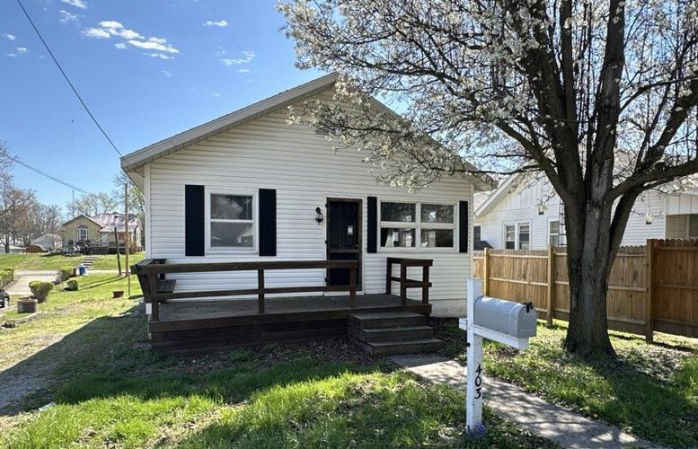 403 E CEDAR AVE  , Du Quoin, IL 62832 