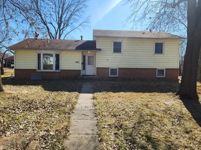 800 IROQUOIS DRIVE  , Hiawatha, KS 66434 