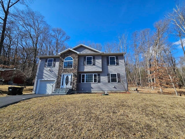 Wedgewood Lake Dr, Stroudsburg, PA 18360