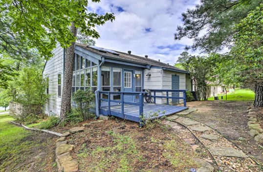 9 Lakeview Manor  , Huntsville, TX 77340 