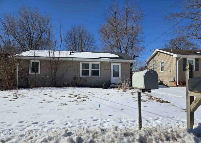 38th Ct, Des Moines, IA 50317
