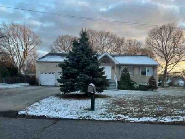 2 PALMETTO DR  , Shirley, NY 11967 