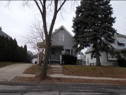 3327 S 9TH ST  , Milwaukee, WI 53215 