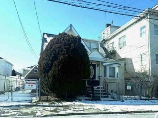 40 MCLAUGHLIN ST  , Staten Island, NY 10305 