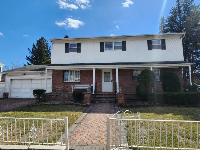 760 E Carl Avenue  , Baldwin, NY 11510 