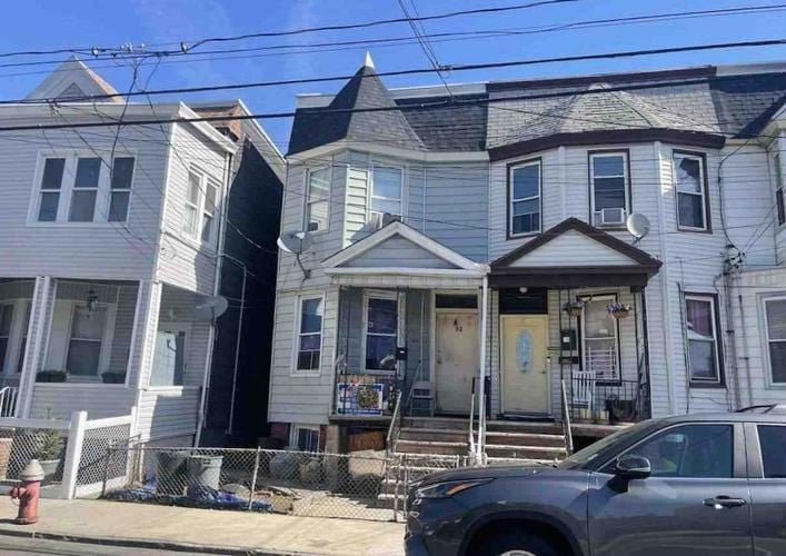 32 BARTHOLDI AVE  , Jersey City, NJ 07305 