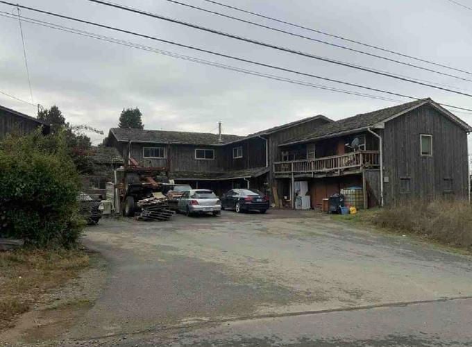 830 3RD ST SE  , Bandon, OR 97411 