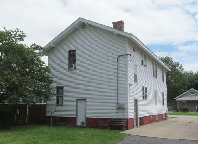 720 N BROAD ST  , Carlinville, IL 62626 