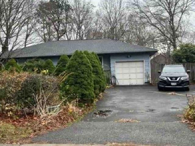 30 SOMERSET AVE  , Mastic, NY 11950 