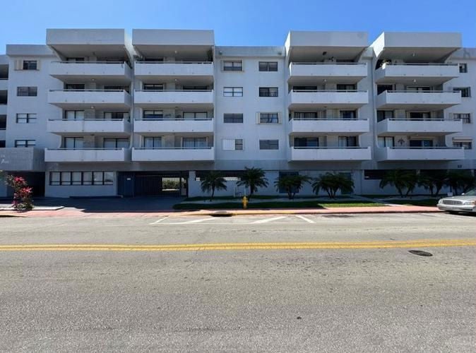 7300 WAYNE AVE APT 418 , Miami Beach, FL 33141 