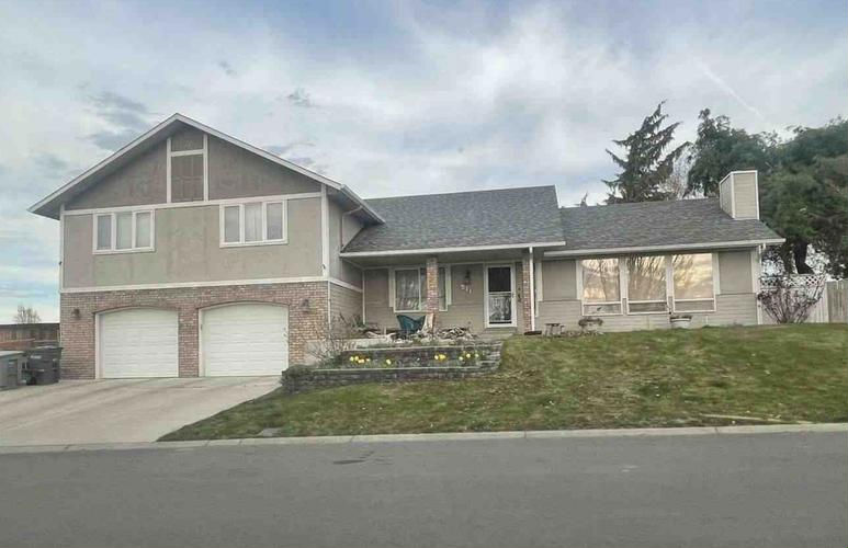 511 REED ST E  , Zillah, WA 98953 